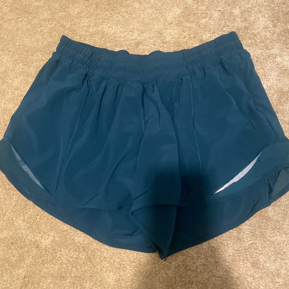 Lululemon teal Hotty Hot 4in